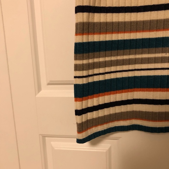 V-neck Striped Top 🌺 - Picture 4 of 6